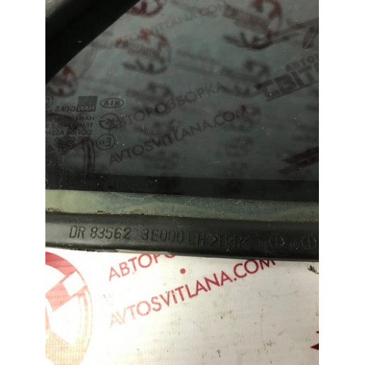 Скло двері задньої лівої Kia Sorento 2002-2009 835613EA00